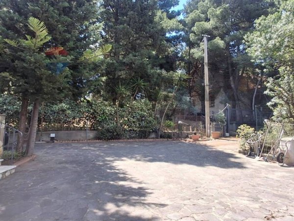 casa indipendente in vendita a Ventimiglia di Sicilia