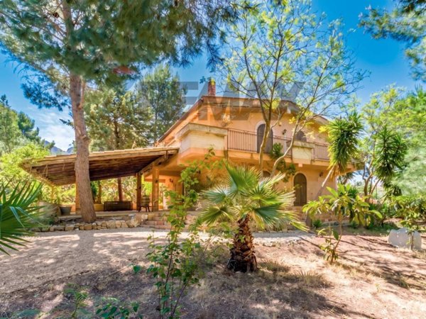 casa indipendente in vendita a Ventimiglia di Sicilia