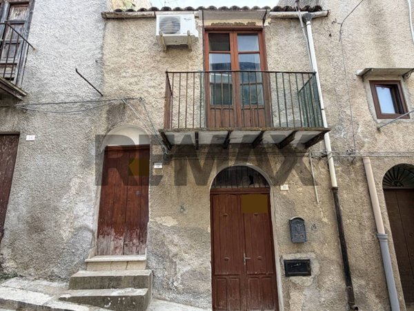 casa indipendente in vendita a Ventimiglia di Sicilia