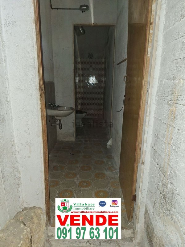 locale di sgombero in vendita a Villabate