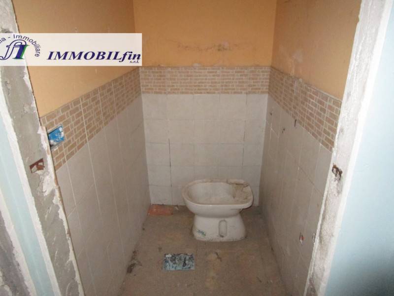 locale di sgombero in vendita a Villabate