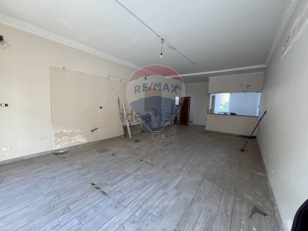 locale commerciale in vendita a Villabate in zona Pomara