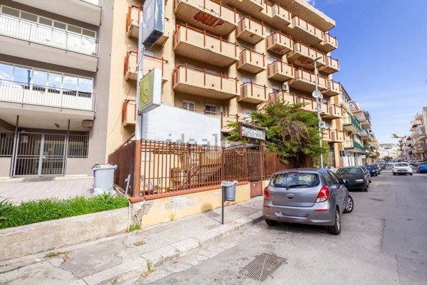 locale commerciale in vendita a Villabate