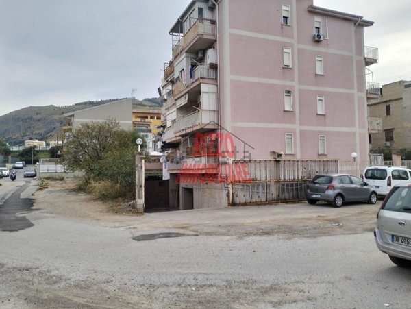 locale di sgombero in vendita a Villabate in zona Pomara