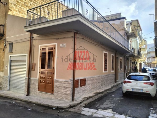 casa indipendente in vendita a Villabate in zona Pomara