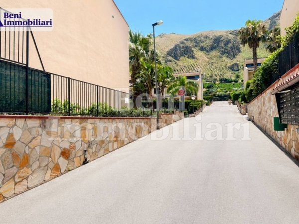 appartamento in vendita a Villabate in zona Pomara
