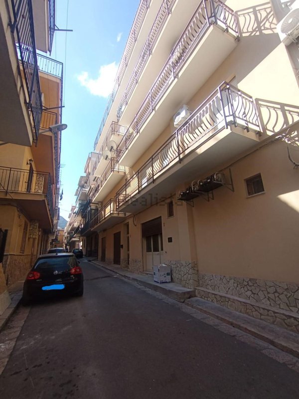 appartamento in vendita a Villabate in zona Pomara