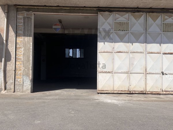 locale di sgombero in vendita a Villabate in zona Pomara
