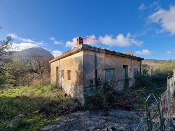 casa indipendente in vendita a Scillato