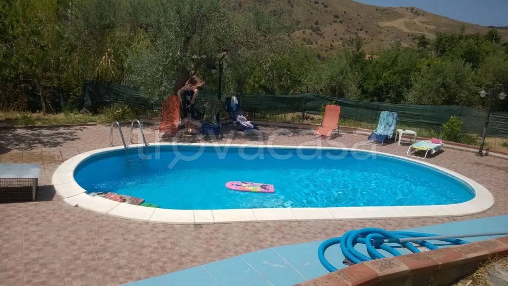 casa indipendente in vendita a Scillato