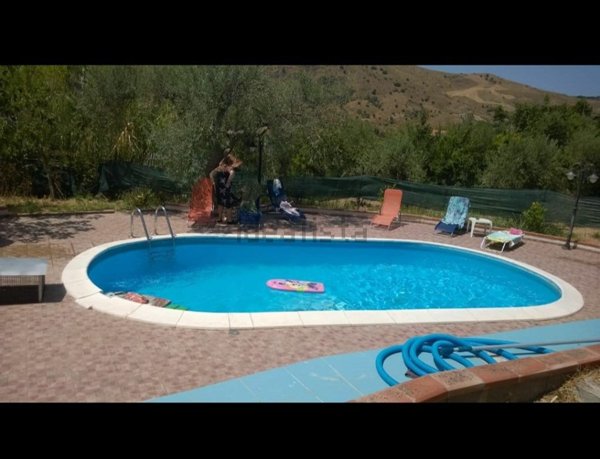 casa indipendente in vendita a Scillato