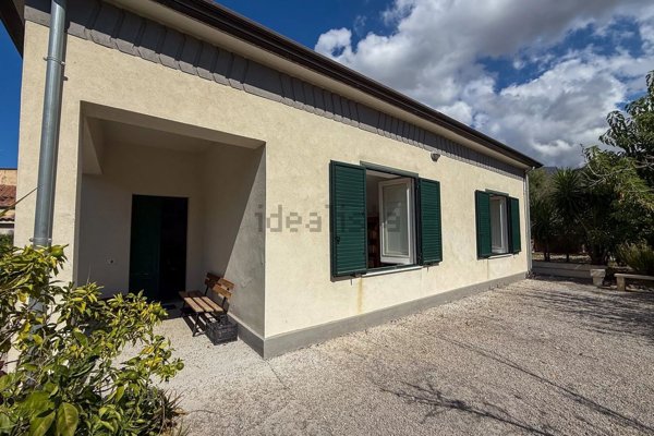 casa indipendente in vendita a Scillato