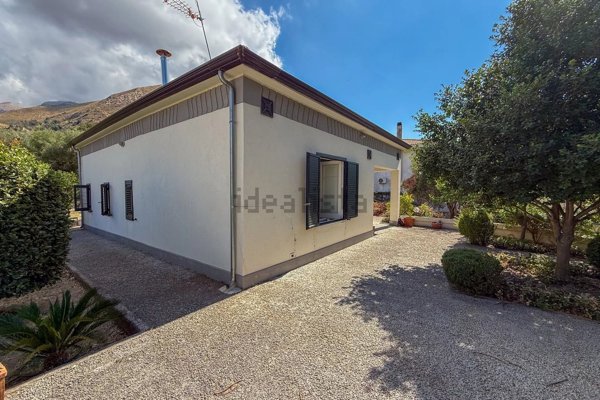 casa indipendente in vendita a Scillato
