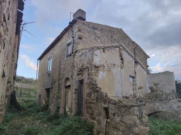 quadrivano in vendita a Blufi