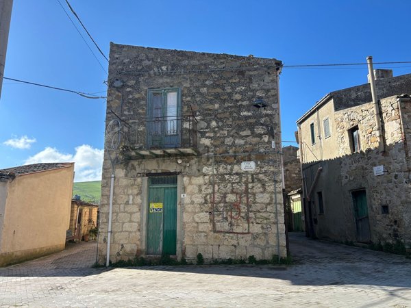 casa indipendente in vendita a Blufi in zona Ferrarello