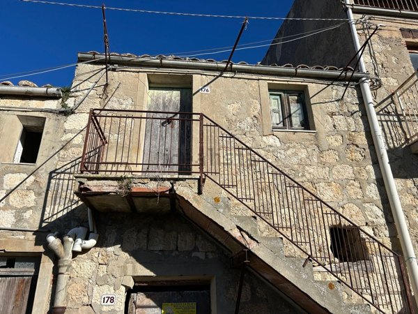 casa indipendente in vendita a Blufi in zona Calabrò