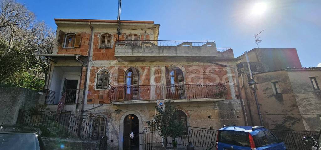 casa indipendente in vendita ad Alcara li Fusi