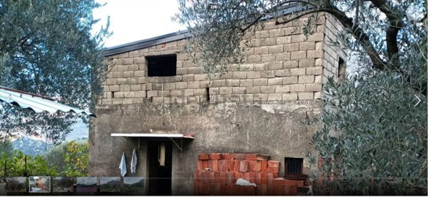 casa indipendente in vendita ad Alcara li Fusi