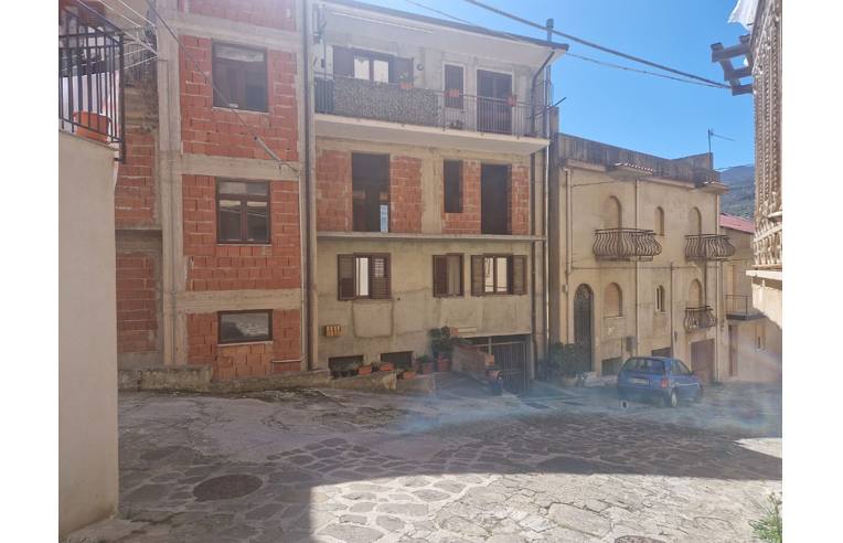 appartamento in vendita ad Alcara li Fusi