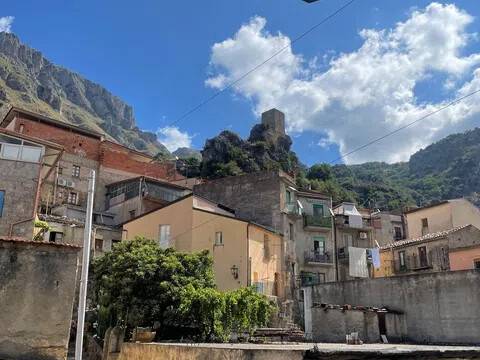 intera palazzina in vendita ad Alcara li Fusi