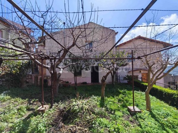 casa indipendente in vendita ad Alì