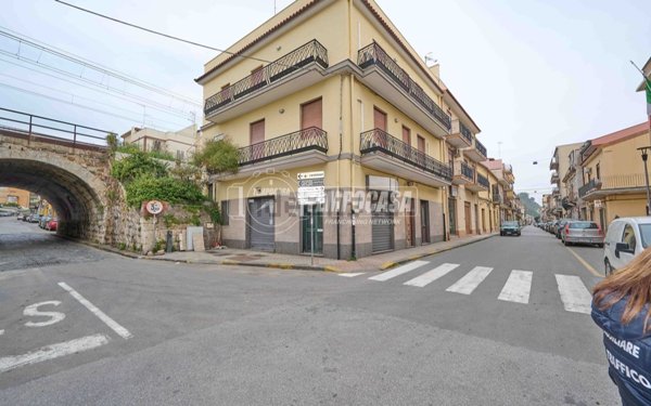 locale commerciale in vendita ad Alì Terme