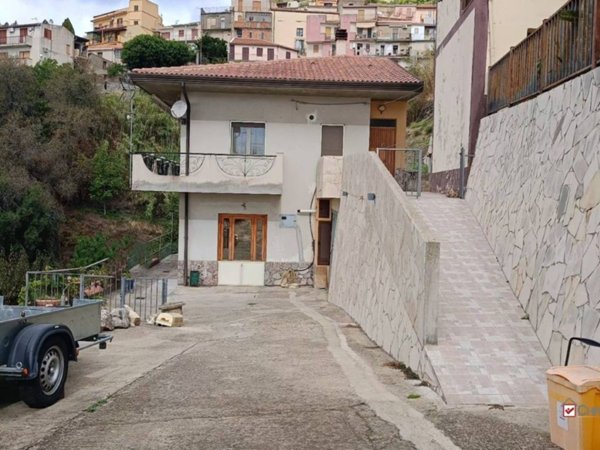 casa indipendente in vendita ad Alì Terme