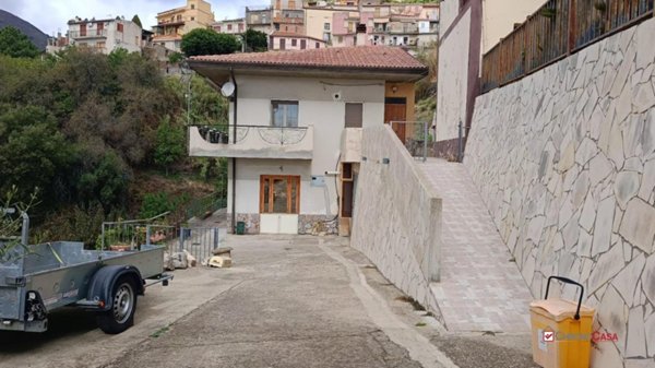 casa indipendente in vendita ad Alì Terme