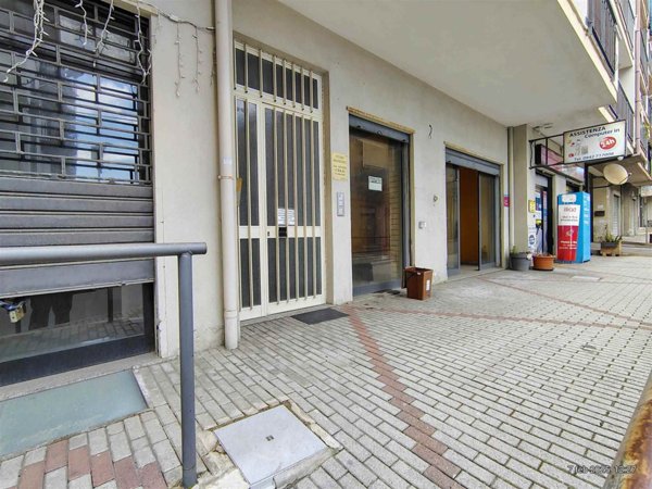 negozio in vendita ad Alì Terme