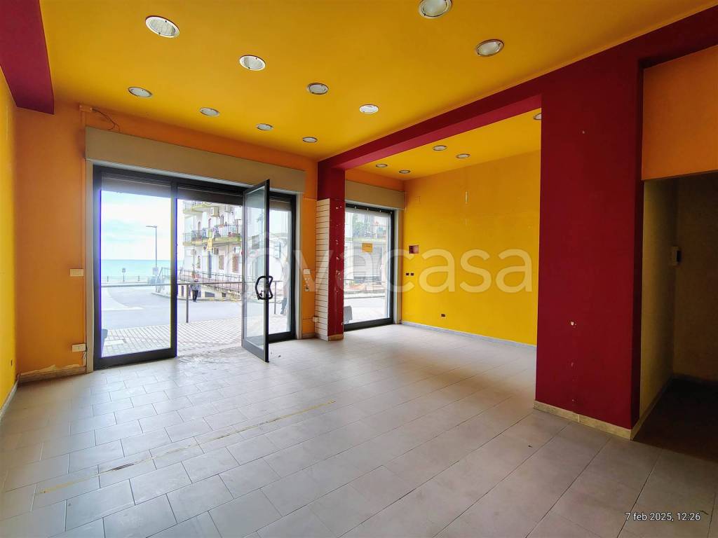 negozio in vendita ad Alì Terme