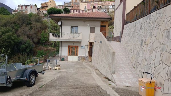 casa indipendente in vendita ad Alì Terme