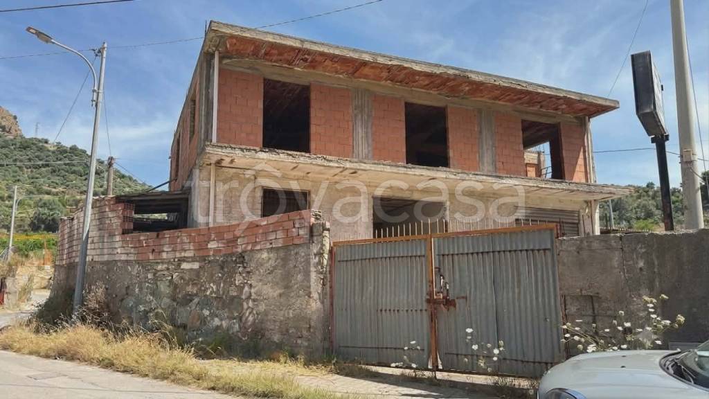 casa indipendente in vendita ad Alì Terme