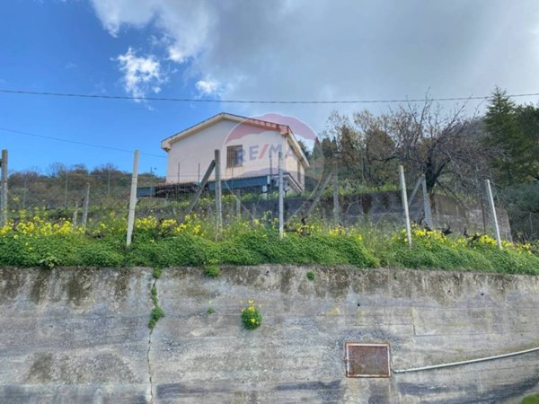 casa indipendente in vendita ad Antillo