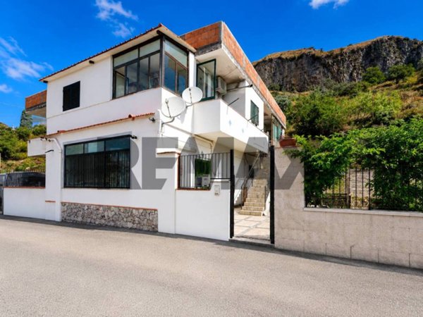 casa indipendente in vendita ad Antillo