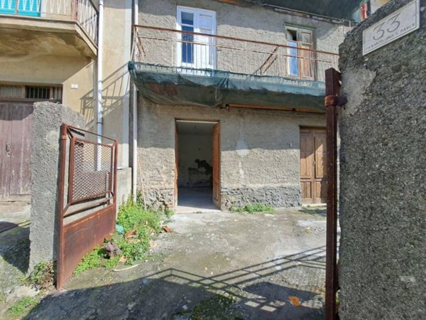 casa indipendente in vendita a Barcellona Pozzo di Gotto in zona Cannistrà