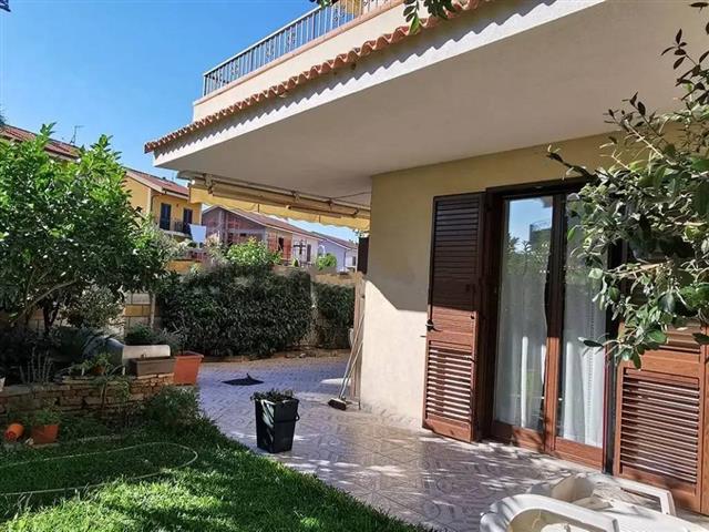 casa indipendente in vendita a Barcellona Pozzo di Gotto in zona Centro Città