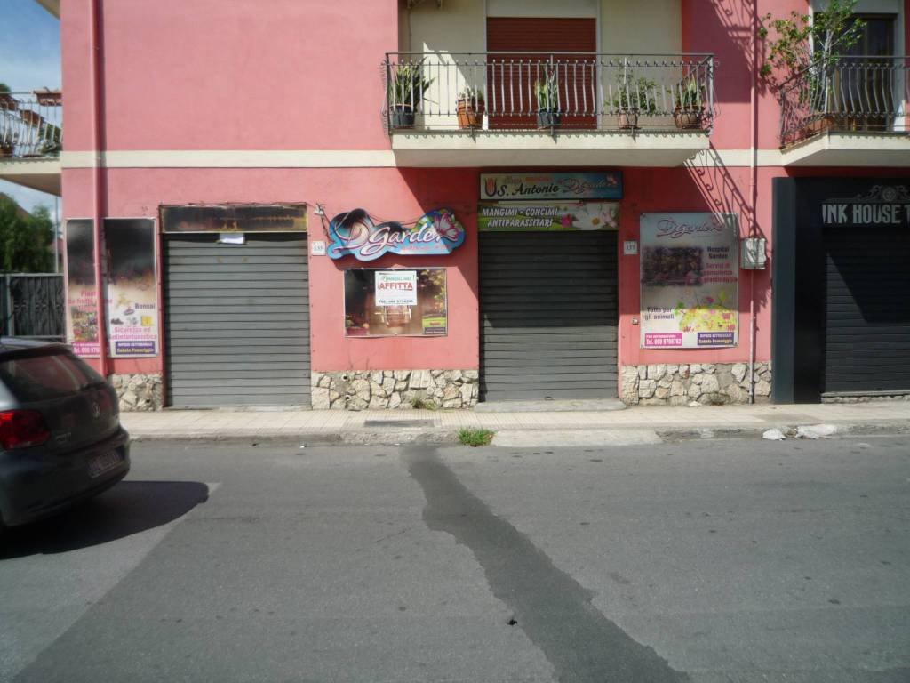 negozio in vendita a Barcellona Pozzo di Gotto in zona Centro Città
