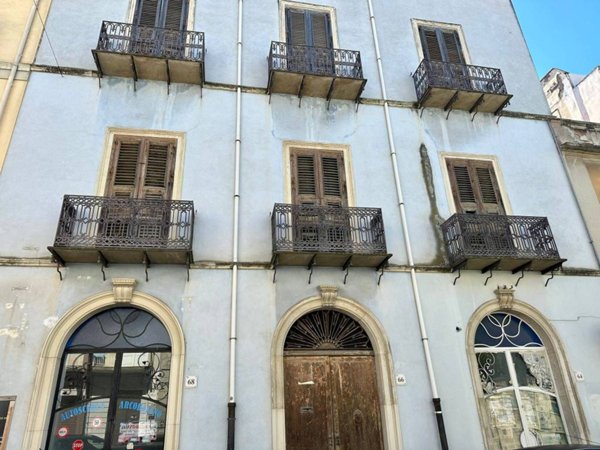 intera palazzina in vendita a Barcellona Pozzo di Gotto in zona Centro Città