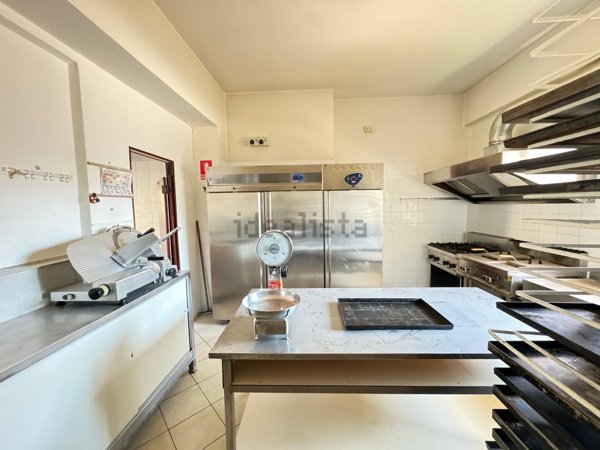 locale commerciale in vendita a Barcellona Pozzo di Gotto