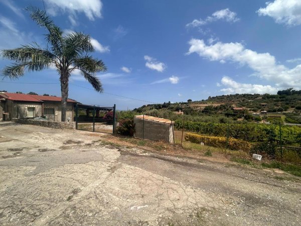 casa indipendente in vendita a Barcellona Pozzo di Gotto
