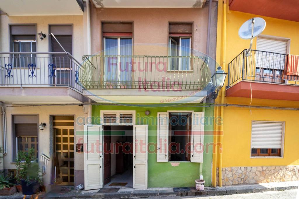 casa indipendente in vendita a Barcellona Pozzo di Gotto