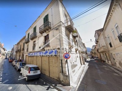 negozio in vendita a Barcellona Pozzo di Gotto in zona Centro Città