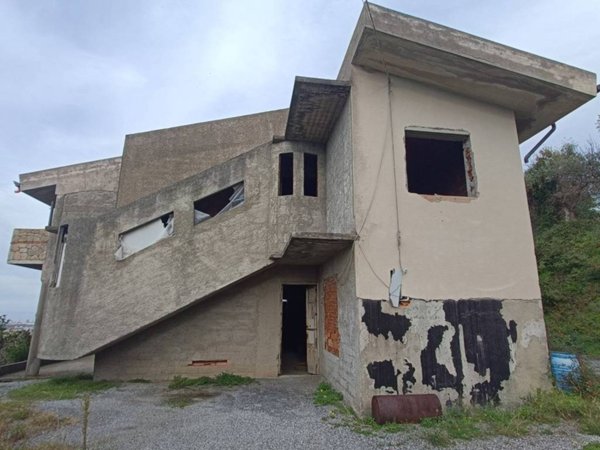 casa indipendente in vendita a Barcellona Pozzo di Gotto