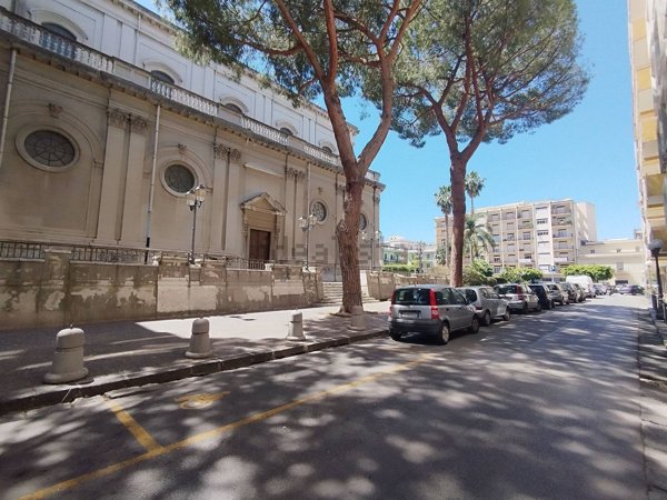 locale commerciale in vendita a Barcellona Pozzo di Gotto in zona Centro Città