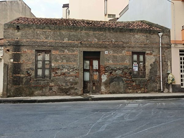 pentavano in vendita a Barcellona Pozzo di Gotto in zona Sant'Antonio