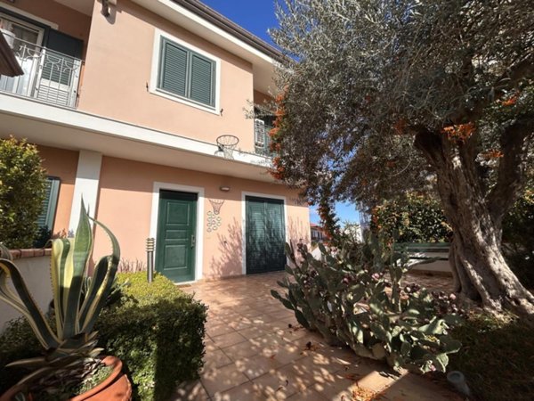 casa indipendente in vendita a Barcellona Pozzo di Gotto