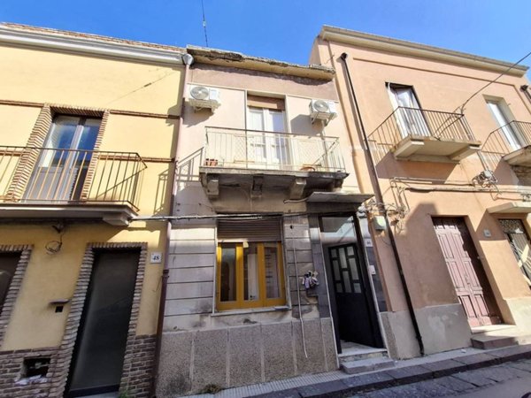 casa indipendente in vendita a Barcellona Pozzo di Gotto in zona Centro Città