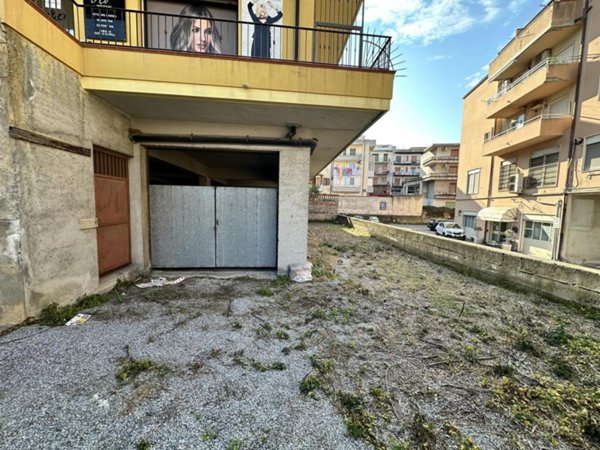 negozio in vendita a Barcellona Pozzo di Gotto in zona Centro Città