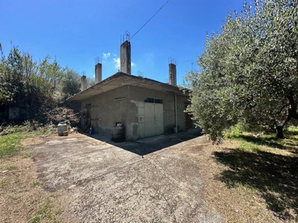 casa indipendente in vendita a Barcellona Pozzo di Gotto in zona Centineo