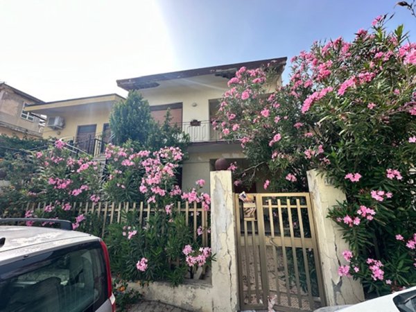 casa indipendente in vendita a Barcellona Pozzo di Gotto